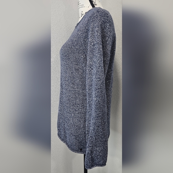 Eddie Bauer Women's Long Sleeve V-Neck Tight Knit Sweater Blue White Size Small - Picture 3 of 13